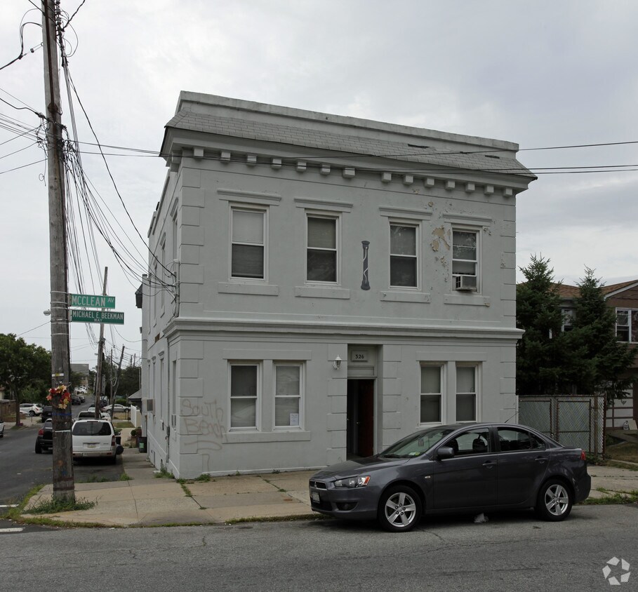 Foto del edificio - 326 Mcclean Ave