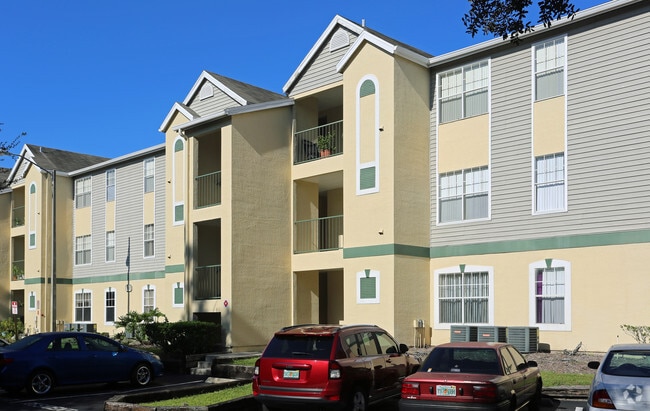 Building Photo - GOLDEN OAKS