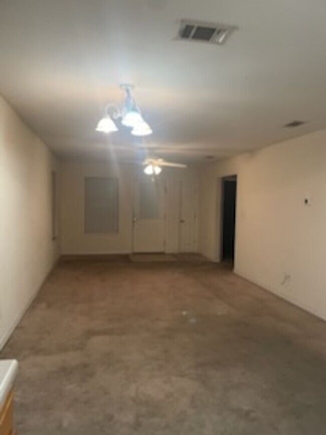 Foto del edificio - 15135 Deer Creek Dr