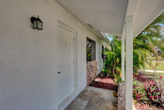 Foto del edificio - 9172 Roan Ln