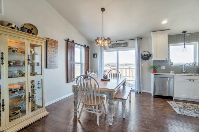 Dining room - 478 Madeline Ln