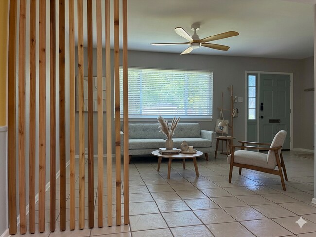 Building Photo - 105 W Silver Sands Dr