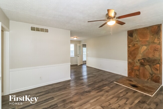 Building Photo - 465 Pineland Rd SW