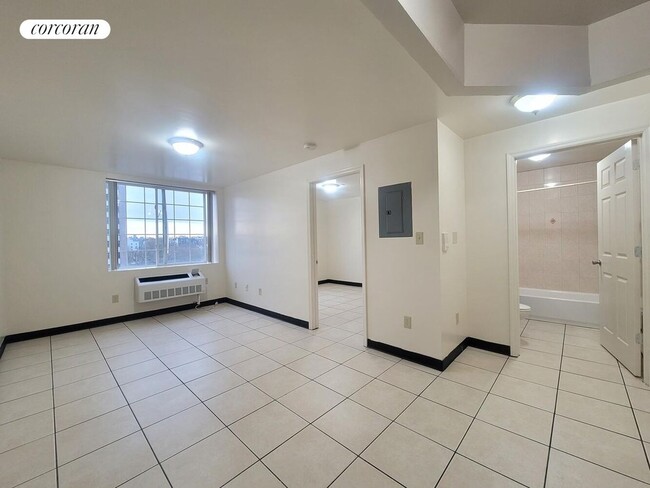 Foto del edificio - 443 Winthrop St