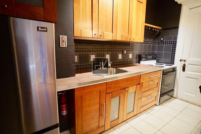 Building Photo - Historic One Bedroom in Prime Crown Heights