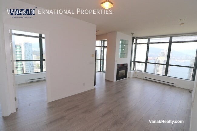 Building Photo - Bright 2-Bedroom Apartment with Breathtaki...