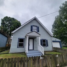 Building Photo - 547 E 20th St