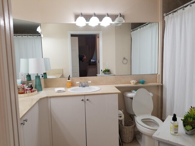 Foto del edificio - 804 E Windward Way