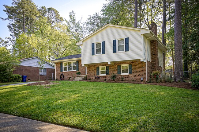 Foto del edificio - 3418 Huntleigh Dr