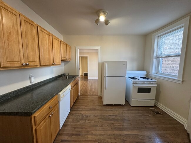 Building Photo - 3570 W Henderson St