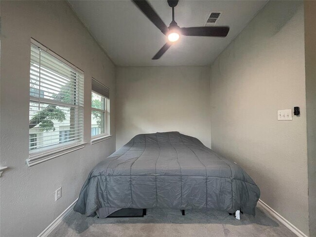 Foto del edificio - 1404 Norwalk Ln