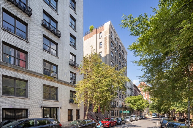 Building Photo - 170 W 81st St