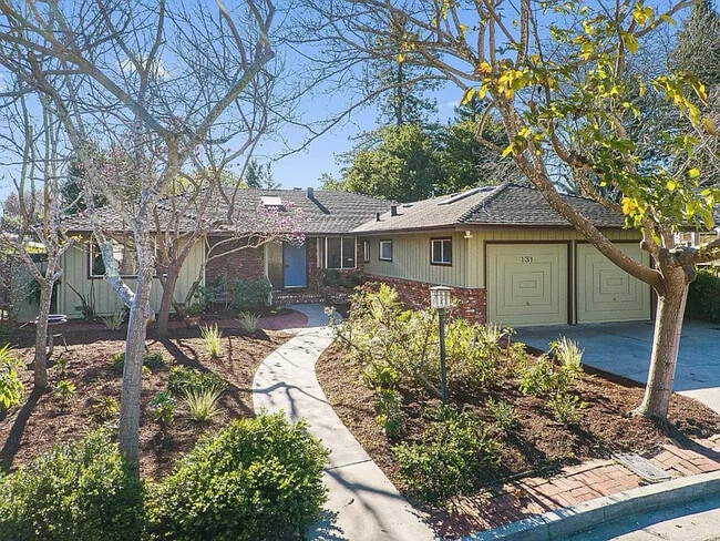 Building Photo - 131 Spring St