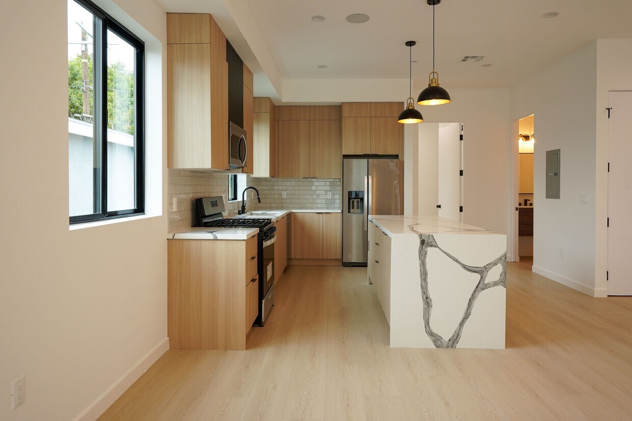 Foto principal - 13843 Burbank Blvd