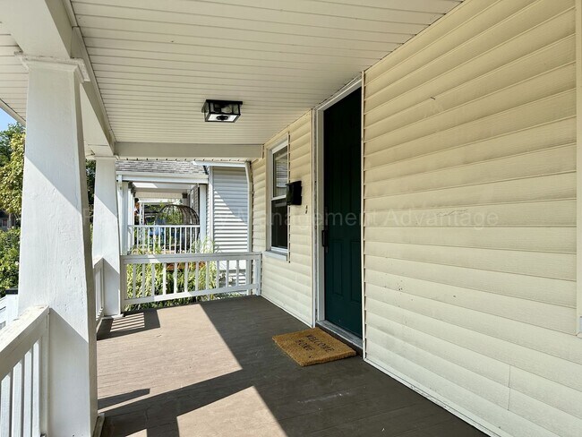 Building Photo - Fully Updated 2BR / 1.5BA – Steps from Dow...