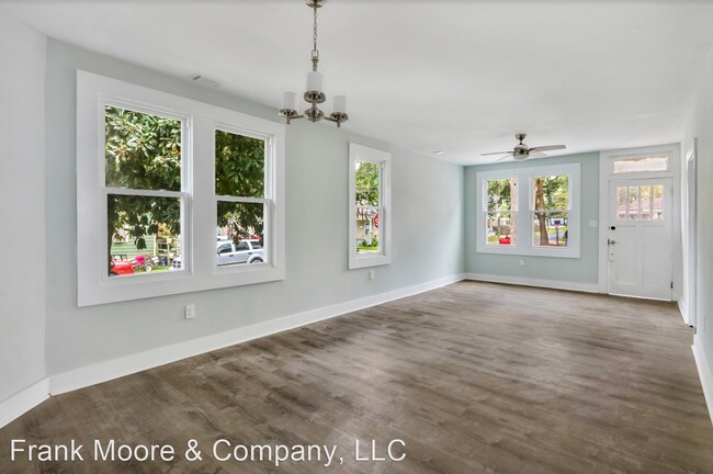 Building Photo - 3 br, 1 bath House - 943 W 41st St