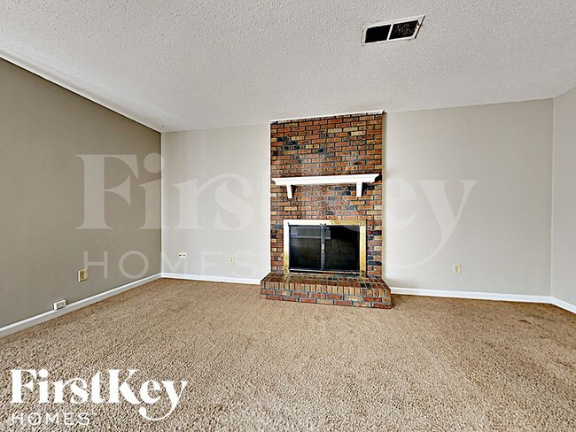 Building Photo - 6773 Rockbrook Dr