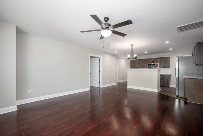 Building Photo - AVAILABLE NOW: Stunning 4 bedroom PLUS off...