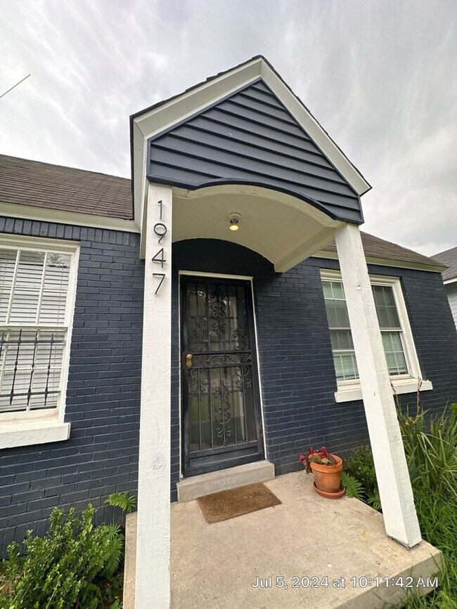Building Photo - 1947 Felix Ave