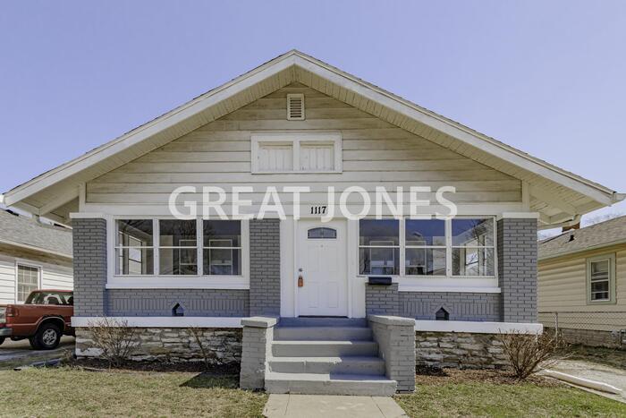 Primary Photo - 1117 N Holmes Ave