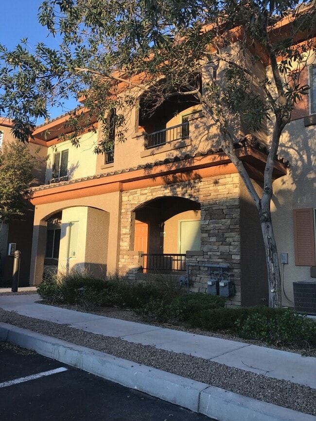 Building Photo - Condo in Nevada Trails - First Level Community Pool/Spa