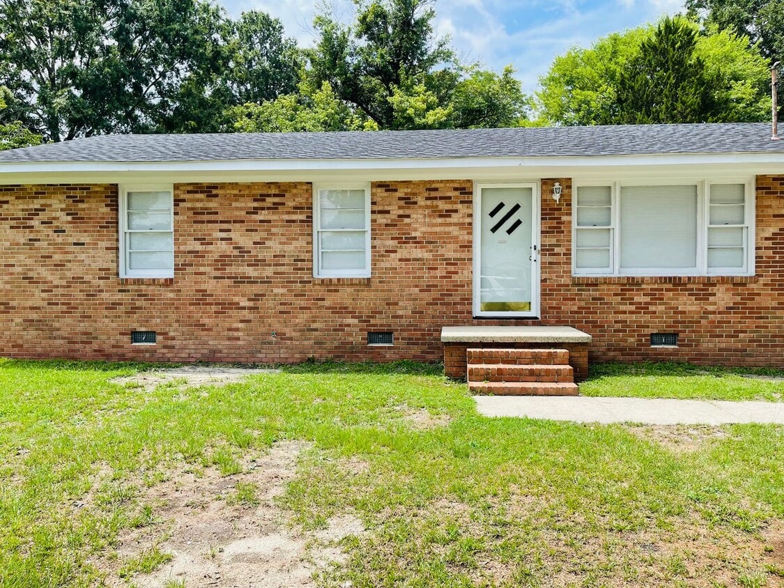ADORABLE BRICK RANCH IN LAGRANGE *3 BR, 1... - ADORABLE BRICK RANCH IN LAGRANGE  *3 BR, 1...