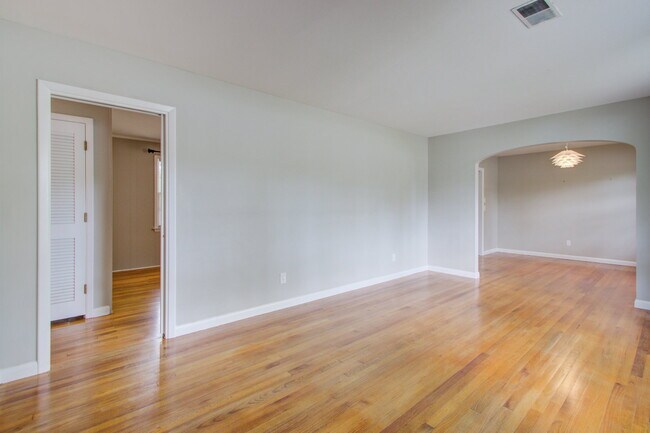 Foto del edificio - 1502 Woodcrest Ave