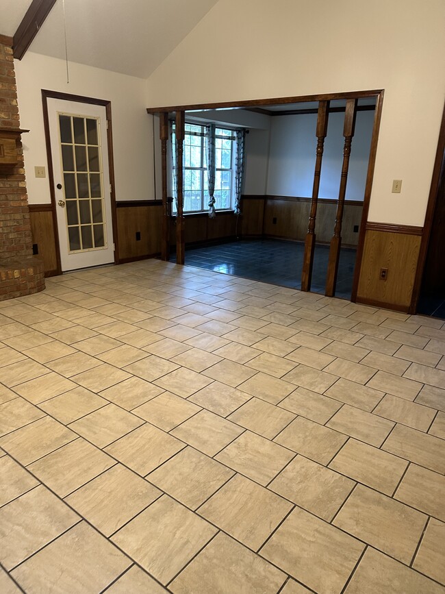 Building Photo - 132 Lake Dockery Rd