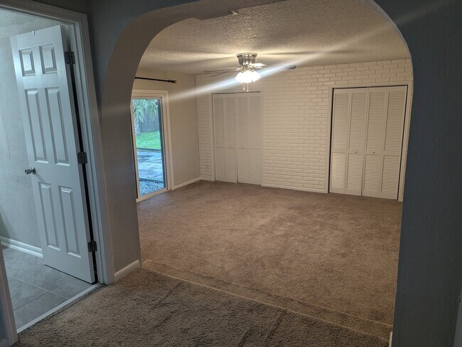 Building Photo - 6530 Pine Summit Dr