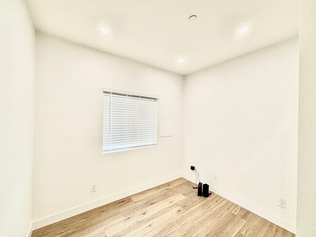 Building Photo - 351 Huerta St