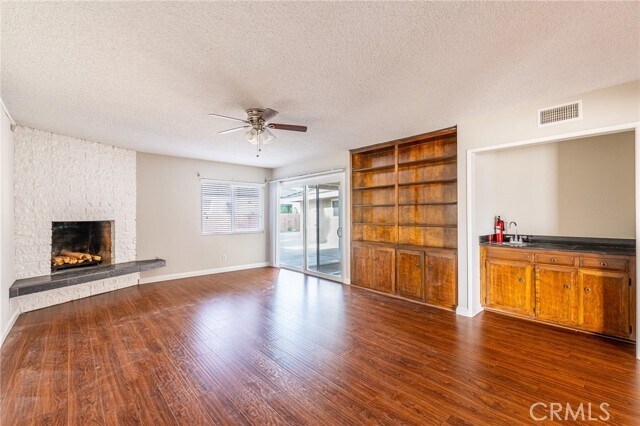 Foto del edificio - 2221 Palm Cir