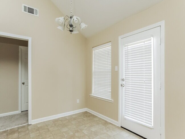 Building Photo - 35 Willow Crest Dr