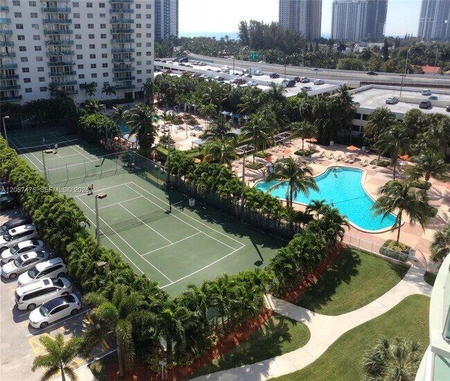 Foto del edificio - 19380 Collins Ave