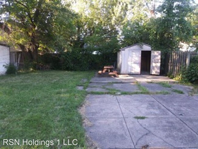 Building Photo - 4 br, 1 bath House - 13902 SHERRY AVE