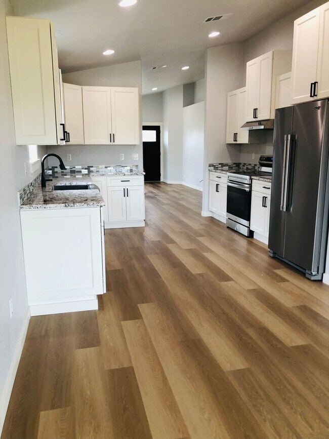 Building Photo - Brand New 3 Bedroom, 2 Bath In New Medford...