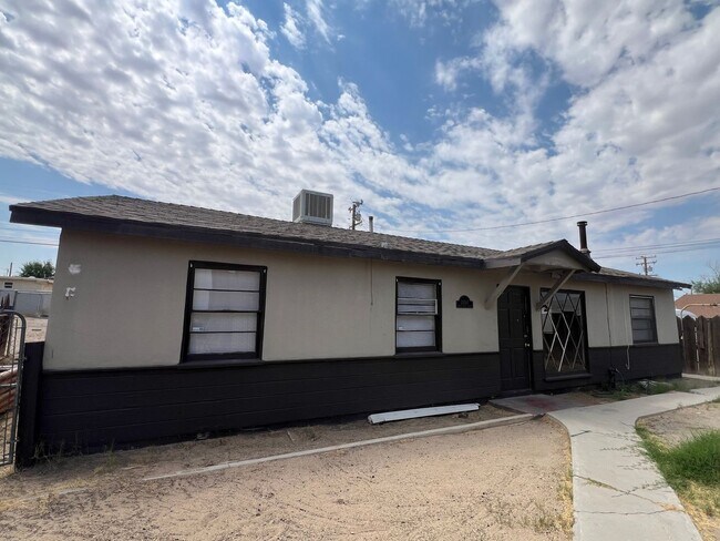 Foto del edificio - 3 Bedroom 1 Bathroom House with Spacious L...