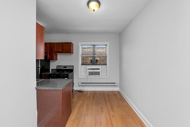 Building Photo - 3720.5 N Pine Grove Ave