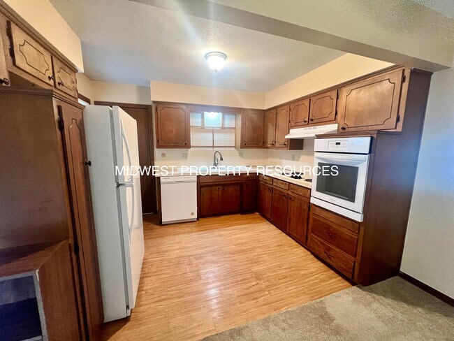 Building Photo - Tidy Town-home in Lee's Summit for Lease