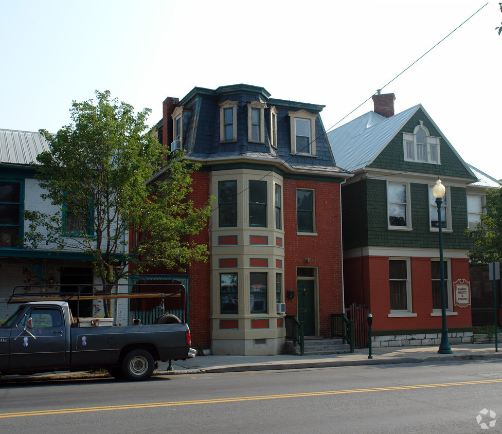 410 W King St, Martinsburg, WV 25401 Apartments in Martinsburg, WV