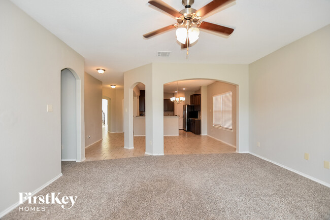 Foto del edificio - 8817 Tenderfoot Ln