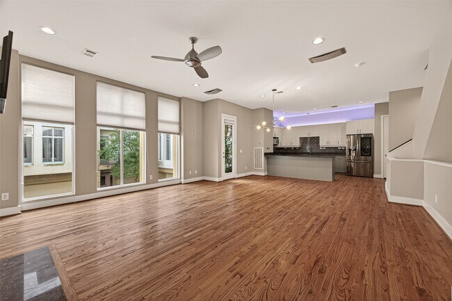 Foto del edificio - 1112 Columbus St