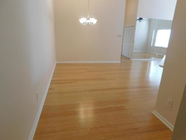 Foto del edificio - 15215 Amberly Dr