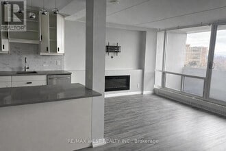 Building Photo - 2 Glamorgan Ave