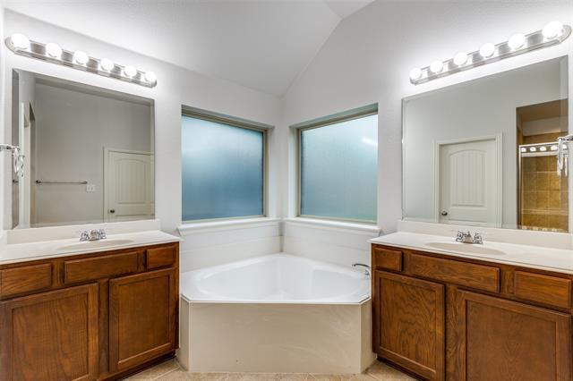 Foto del edificio - 5108 Grove Cove Dr