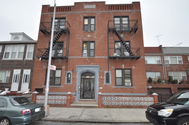 Primary Photo - 2150 71st St