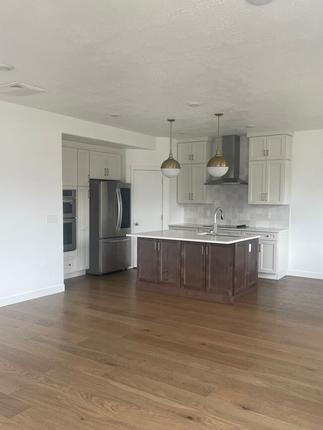Building Photo - Gorgeous 3 Bedroom Townhome in Farmington!!