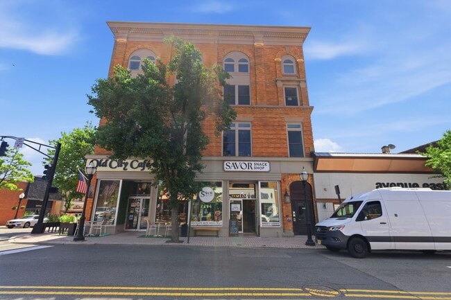 Building Photo - 18 N Union Ave