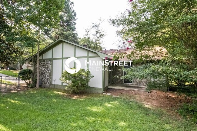 Building Photo - 3 Bedroom Pet-Friendly Home in Riverdale, ...