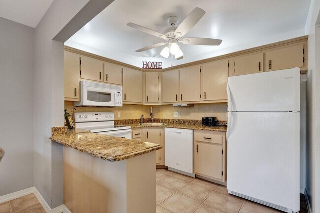 Foto del edificio - 5900 Whispering Pine Way