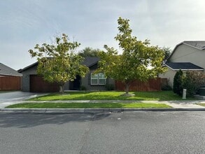 Building Photo - 629 S Lakeland Dr